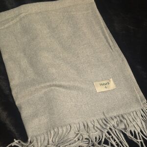 HALARA Soft Gray Fringe Scarf